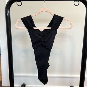 So Dança Women’s leotard size Small. Excellent condition.